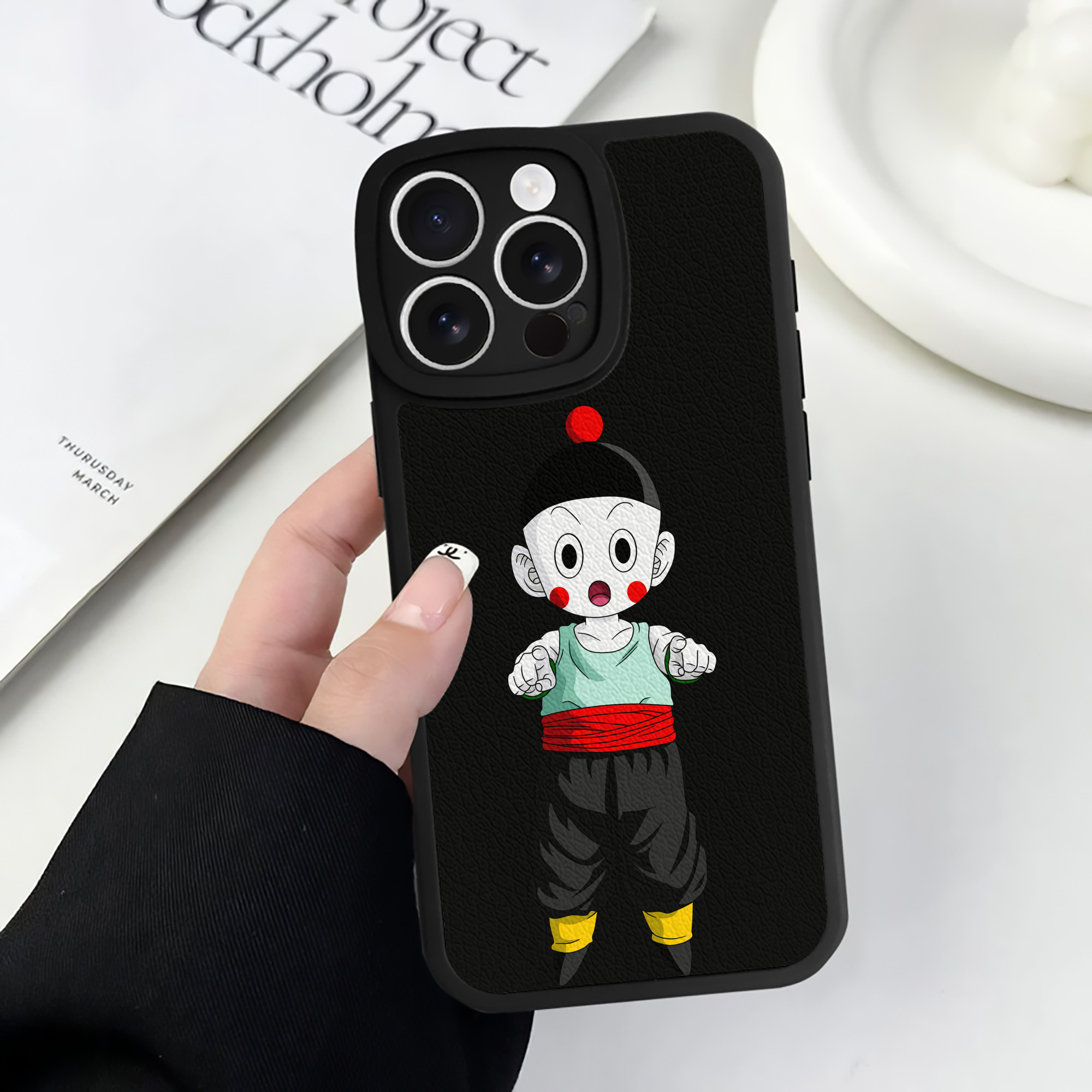 （画像用） ドラゴンボール 餃子（チャオズ）DRAGON BALL Chaoz 【iPhone 16シリーズ対応】シリコンスマホケース（レザー調） 材質：シリコン